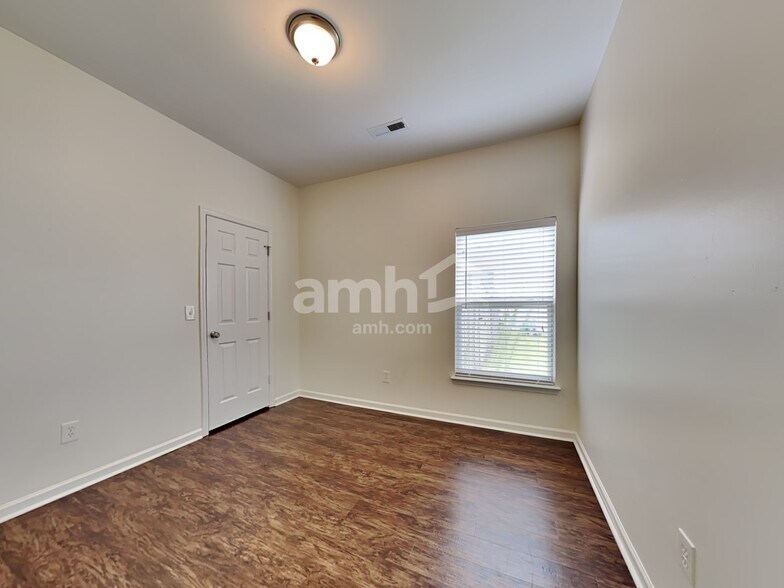 Building Photo - 126 Spindle Way