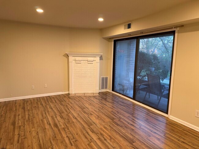 Building Photo - 104 Vail Ct