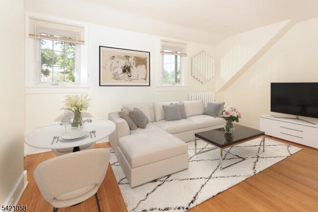 Building Photo - 10 Lincoln St