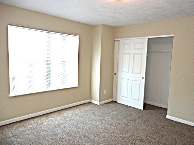 Building Photo - 322 Brookview Dr
