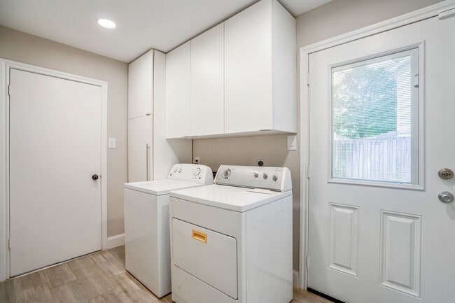 Building Photo - 7607 Wycomb Ln