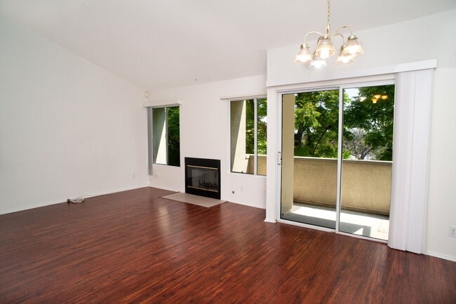 Building Photo - 15766 Midwood Dr