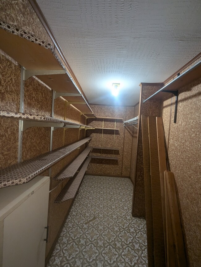 Building Photo - 11124 Farr Dr