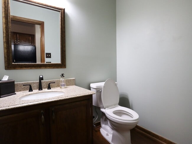 Building Photo - 4-Bedroom Home on Quiet Cul-de-Sac - Must See
