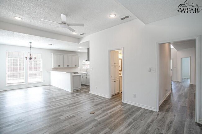 Building Photo - 8 Canyon Bluff Ct