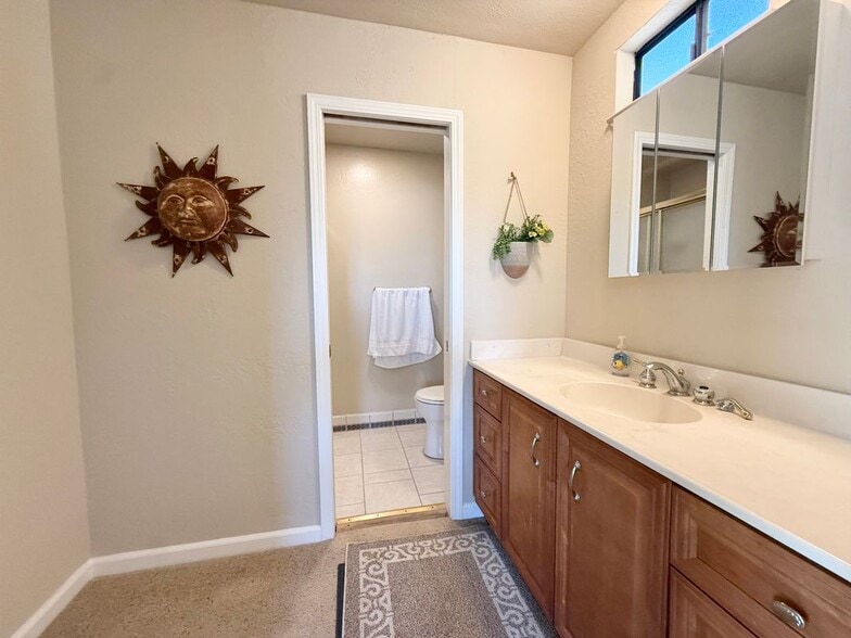 Building Photo - 4460 W Pine Haven Dr