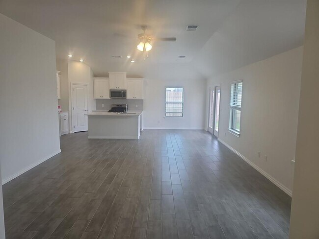 Building Photo - 3701 Lynne Ave