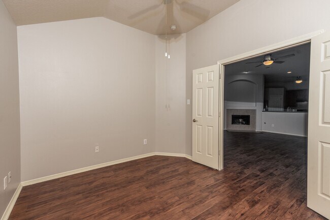 Building Photo - 32015 Sue Ln