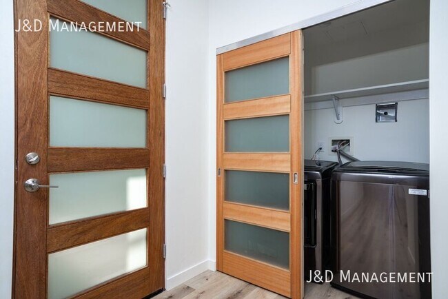 Building Photo - 3333 Reynard Way