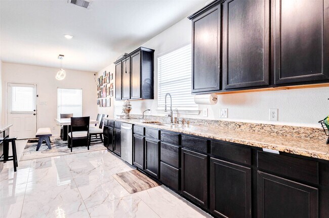 Building Photo - 22127 Roxanne Field Ln