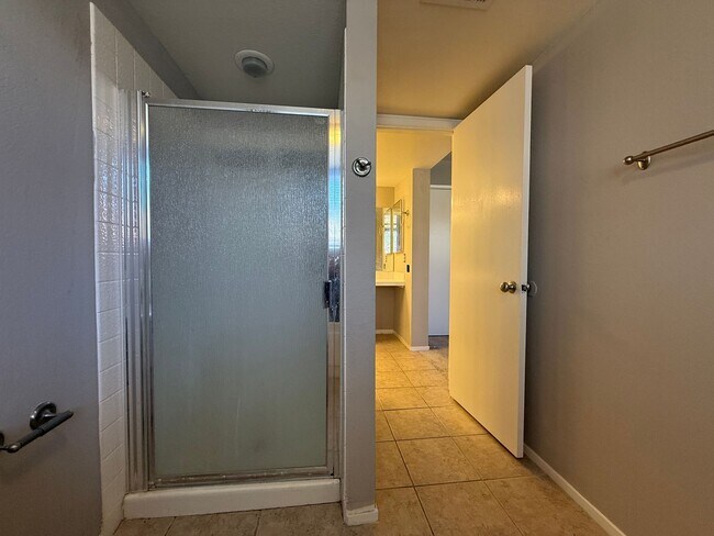 Building Photo - Townhome for Rent