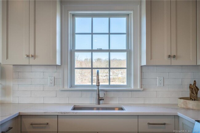 Building Photo - 201 Main St