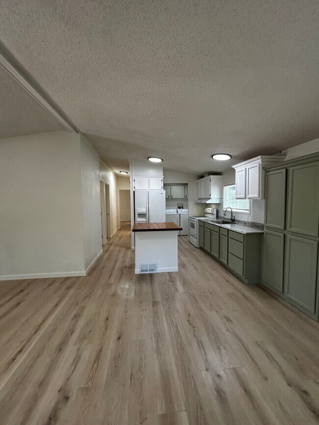 Building Photo - 1790 E Timberline Way