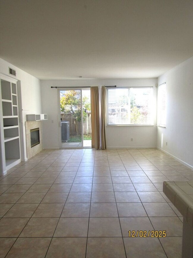 Building Photo - Beautiful 4 Bed 3 Bath Single Family Home in Santa Rosa- $3,250 per month!