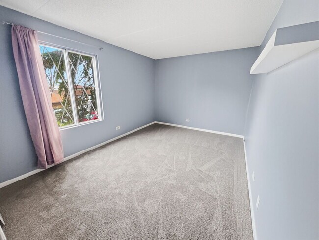 Building Photo - 13616 Royal Ct