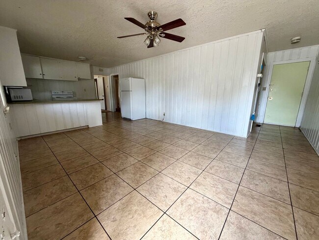 Building Photo - 3 Bedroom and 1 Bathroom Home for rent in Shawnee