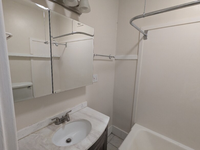 Building Photo - 805 E 100 S