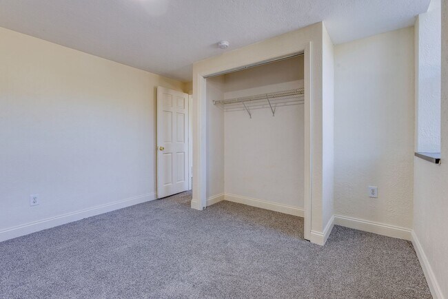 Building Photo - 182 W Warrington Ave