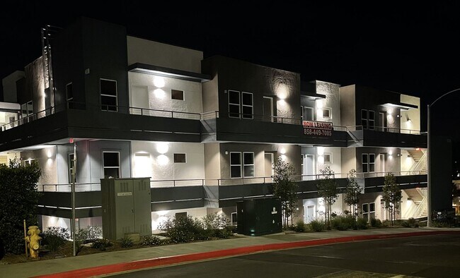 Building Photo - 2 bedroom 2 bath for rent in Escondido.