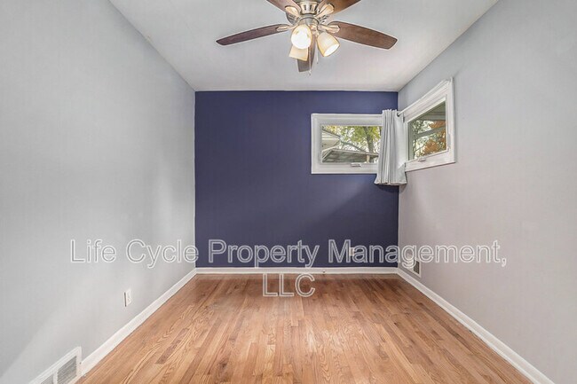 Building Photo - 1437 Lewison Ave NE