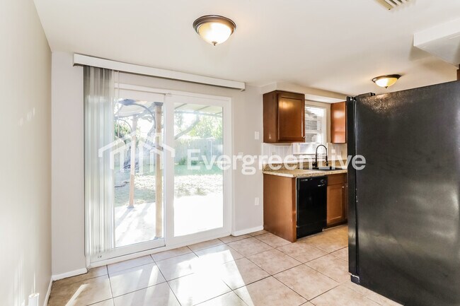 Building Photo - 3430 Peterborough St