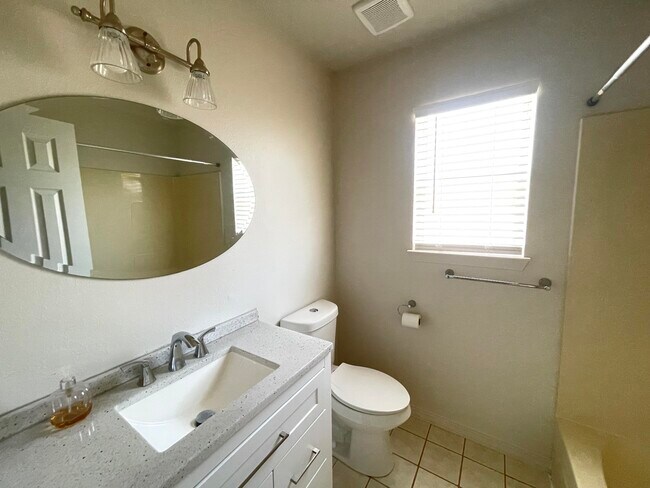Building Photo - 2212 Peachwood Ct