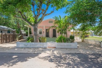 Building Photo - 3826 Oak Ave