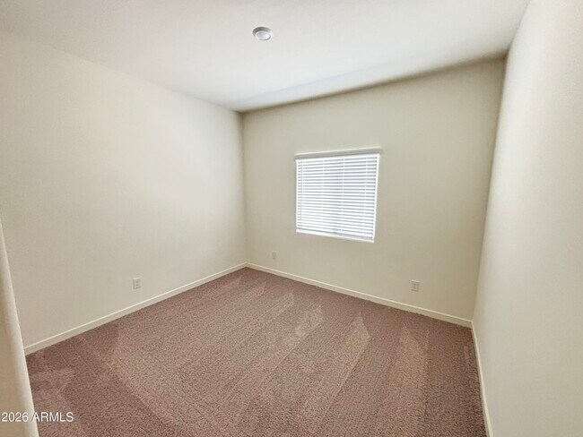 Building Photo - 675 N Crowned Dove Trail