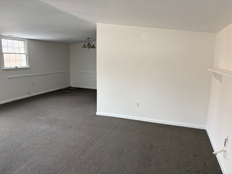 Building Photo - 809 N Bethlehem Pike