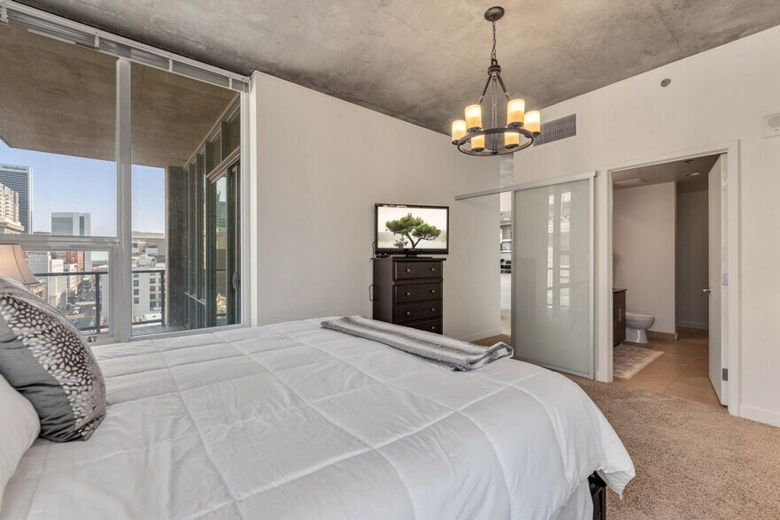 Building Photo - 1431 Curtis Street