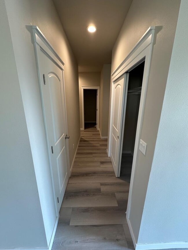 Building Photo - 9002 Nafizah Way