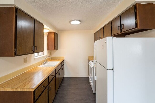 Building Photo - Spacious 2 Bedroom 1 Bath Near CSU and Old...