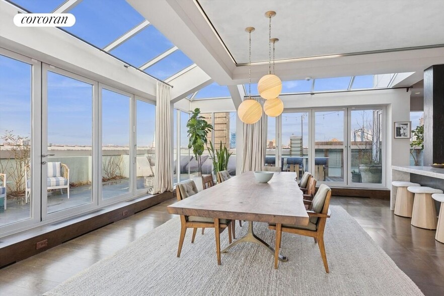 Building Photo - 190 Riverside Dr