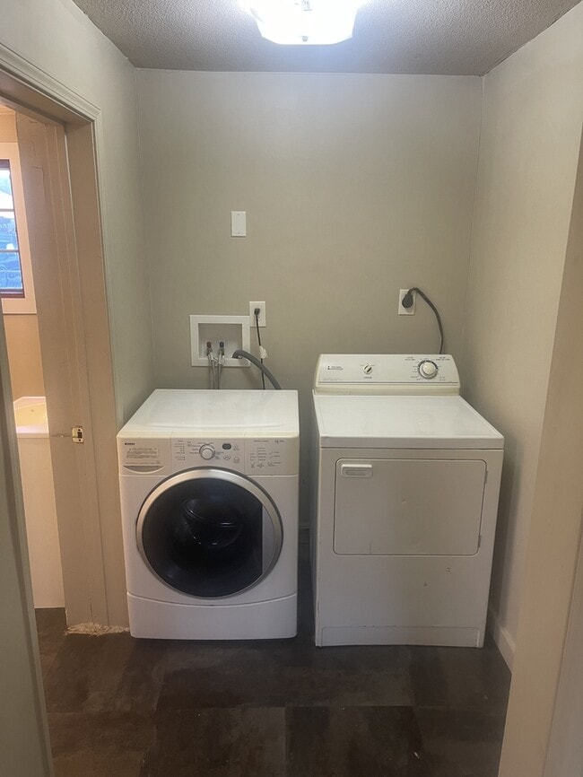 Building Photo - 1612 8th Ave