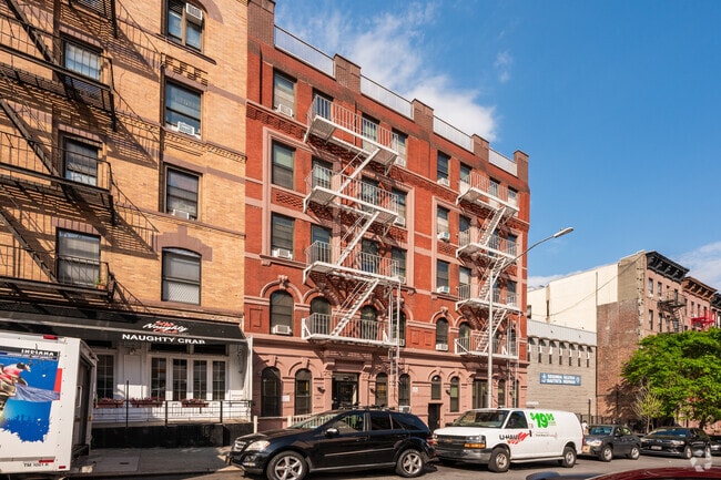 Building Photo - Casa Mutua