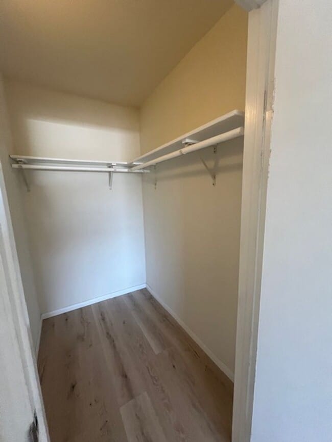 Building Photo - Spacious 4-Bedroom home centrally located ...