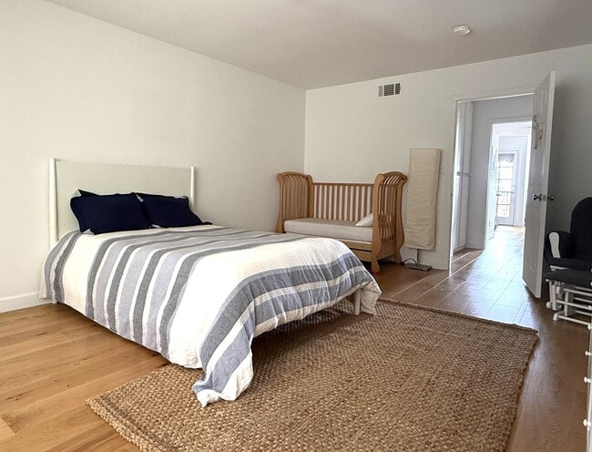 Building Photo - Furnished Multi-Level Townhome in South Redondo Beach – Available for 6–12 Months