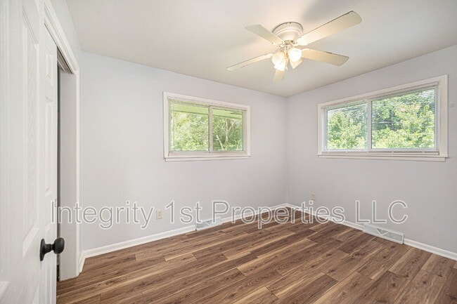 Building Photo - 4200 N Askew Ave