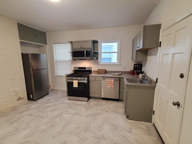 New kitchen appliances - 87 Vinton St