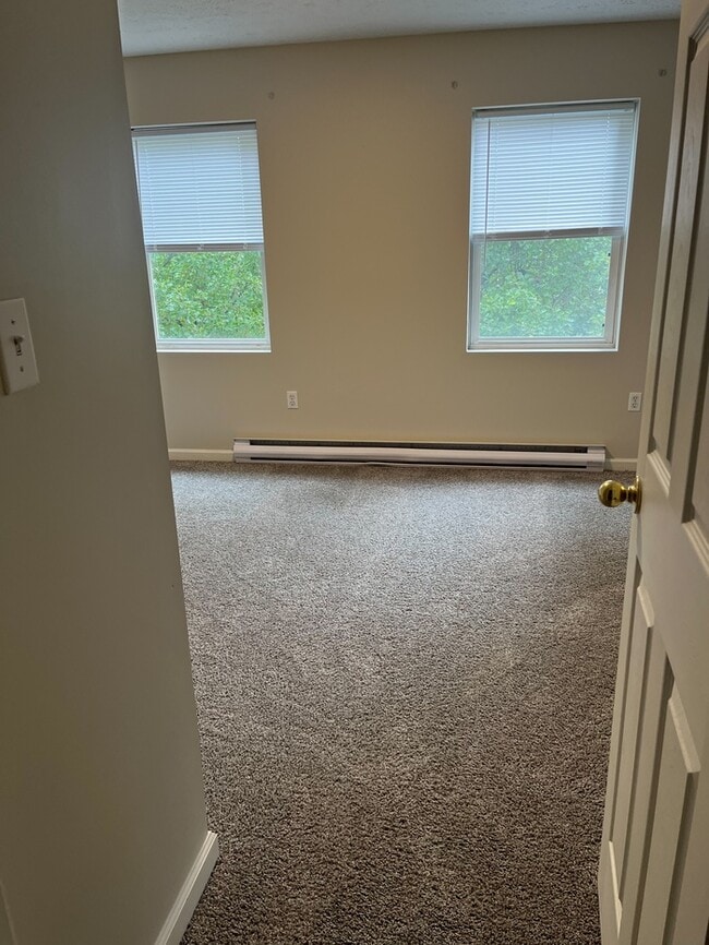 Building Photo - Newly Remodeled unit in Duplex