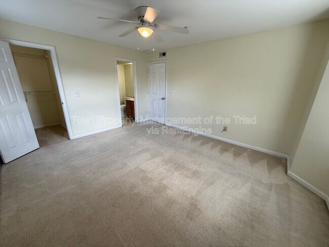 Building Photo - 5012 Lawndale Dr