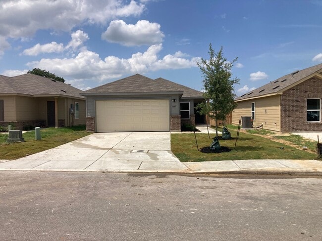 Primary Photo - 3 Bedroom/2 Bathroom Lonesome Dove