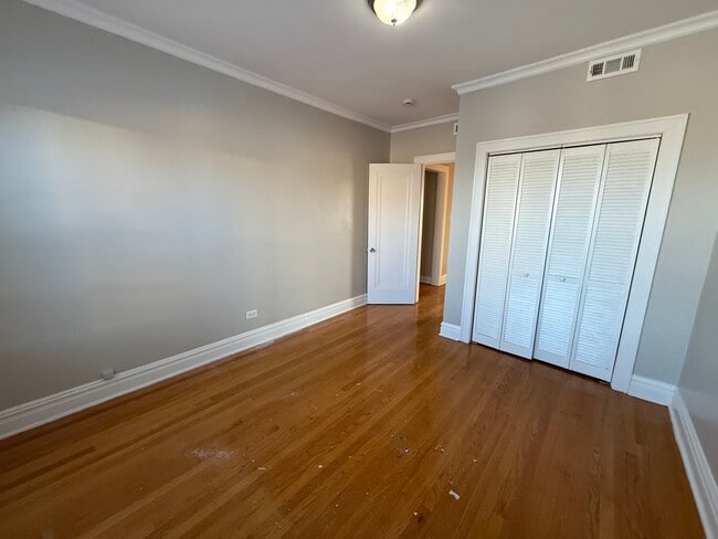 Building Photo - 2140 Clarence Ave