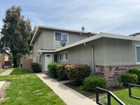 Building Photo - 2-bedroom condo near shopping & restaurants!