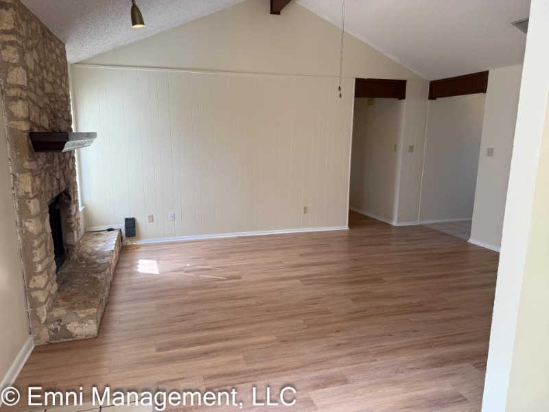 Building Photo - 1408 Garnet Rd