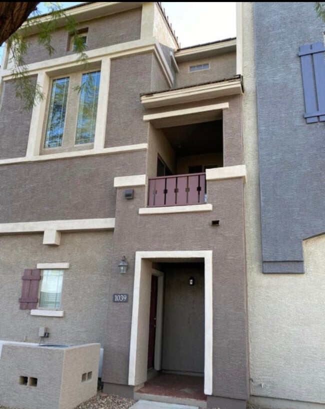 Building Photo - 2401 E Rio Salado Pky