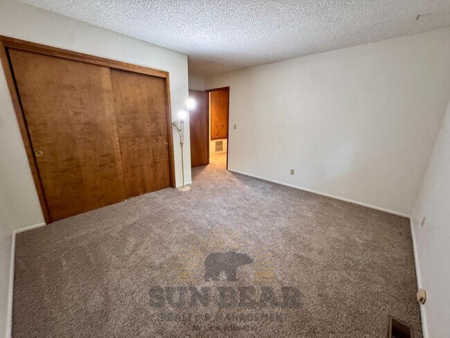 Building Photo - 3 Bedroom Mill Creek Home Available Now!