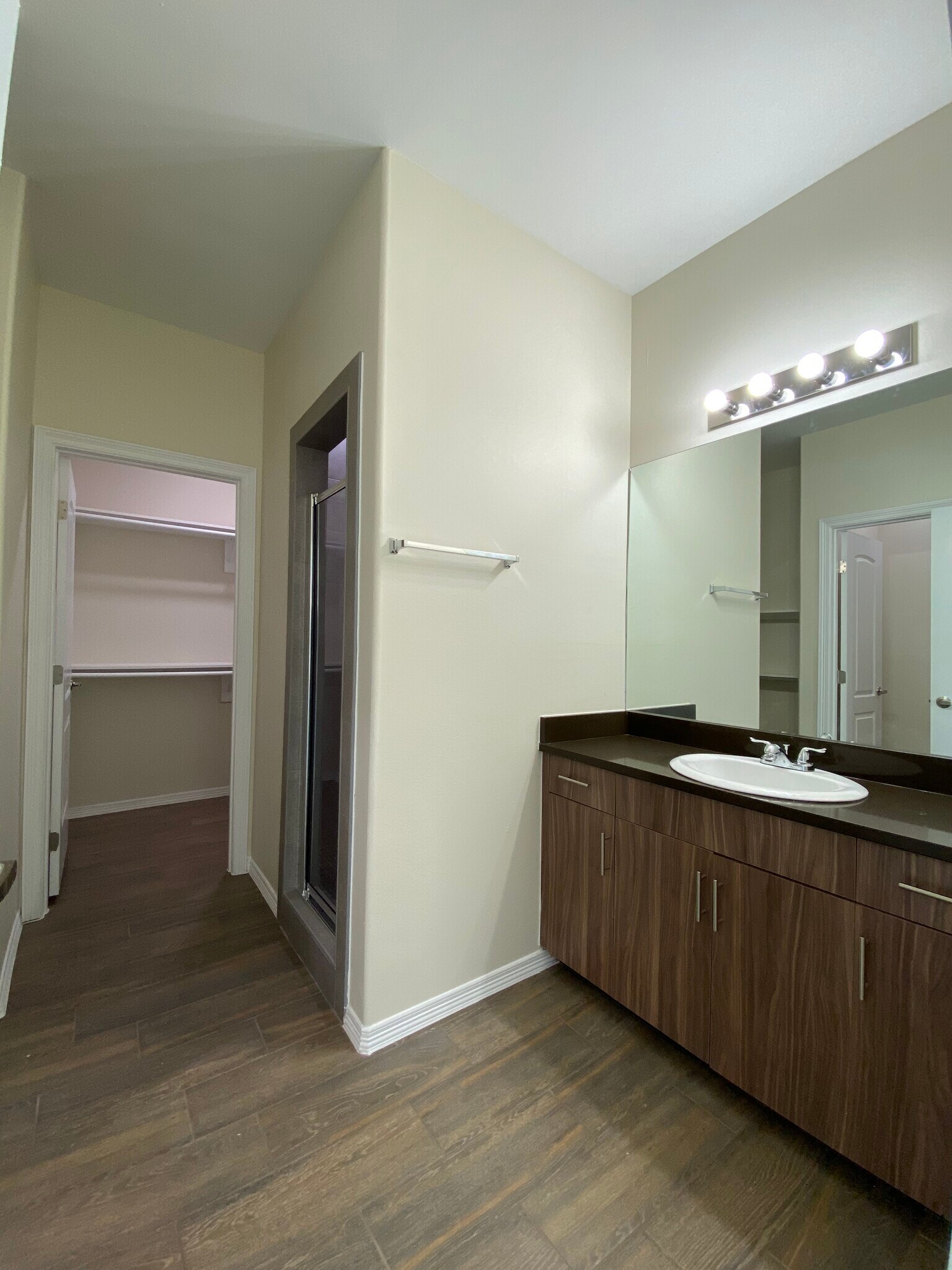 Master Bathroom - 1806 W Broome St