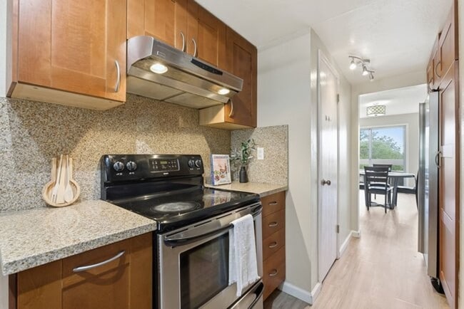 Building Photo - Remodeled 3 bedroom condo