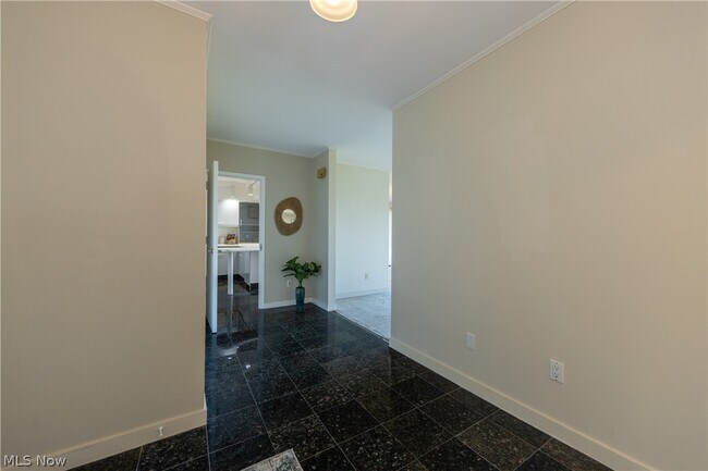 Building Photo - 1 Bratenahl Pl